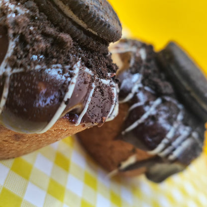 Our original chocolate chip dough, stuffed with an Oreo wrapped in Nutella with an Oreo crumb raining down, topped with ganache, white choc and an Oreoooh 🤩