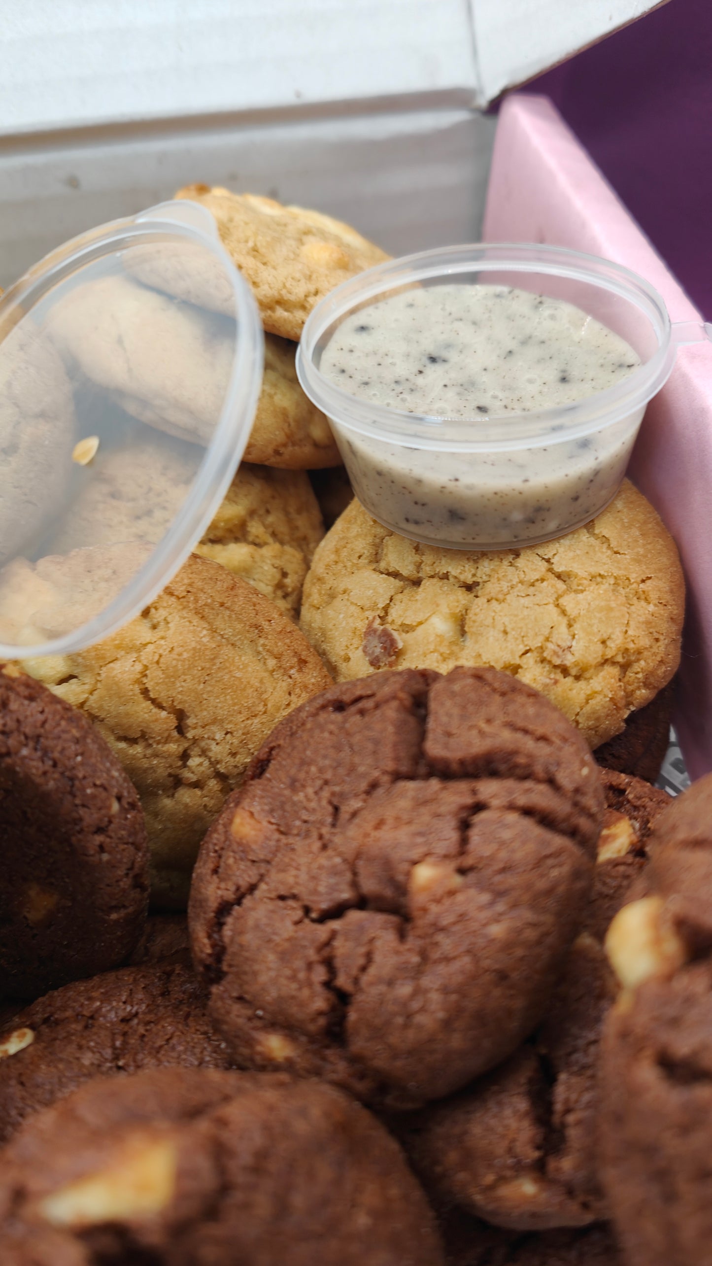 40 Cookie 4 Flavour Share Dipping Box + 3 Dips
